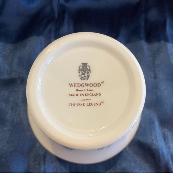 Wedgwood Chinese Legend Vase - Picture 6 of 6